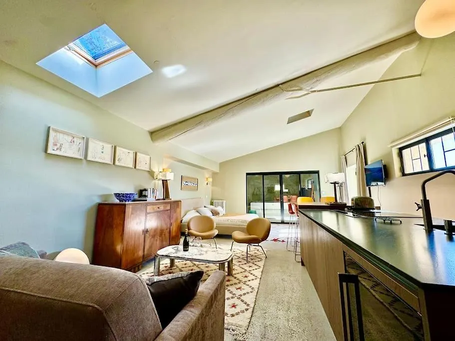 Proche L'Isle/Sorgue, Loft Avec Spa Et Piscine Le Thor France